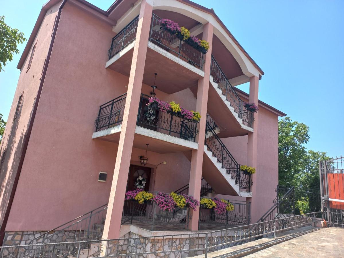 Villa Diana Apartments Szkopje Kültér fotó